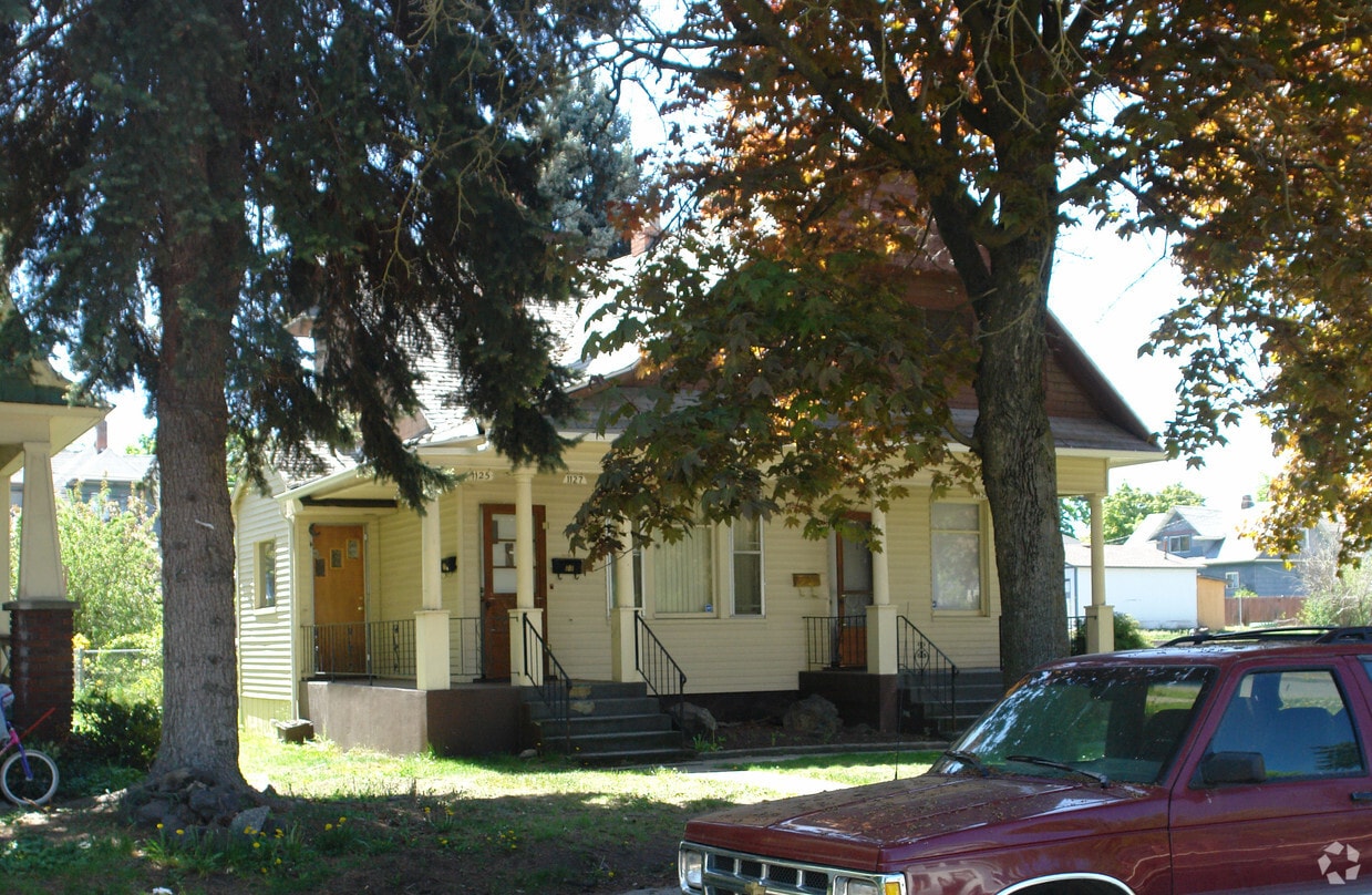 Primary Photo - 1129 W Augusta Ave