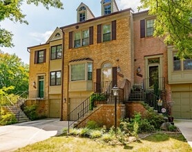 Building Photo - 215 Lynn Manor Dr