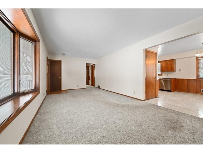 Building Photo - 10517 Quebec Ave N