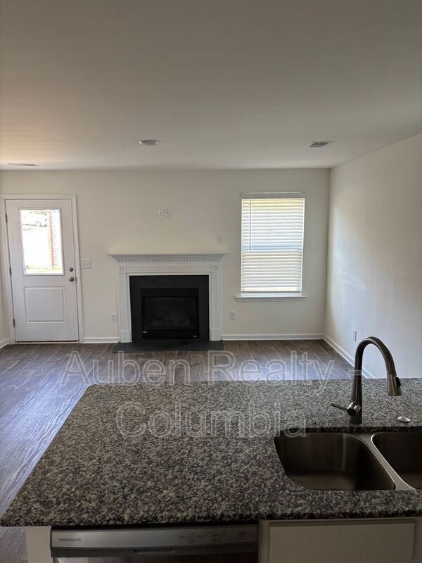 Foto del edificio - 3747 Montgomery Ave