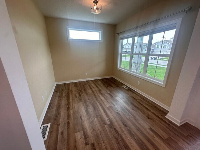 Foto del edificio - Home For Rent Papillion
