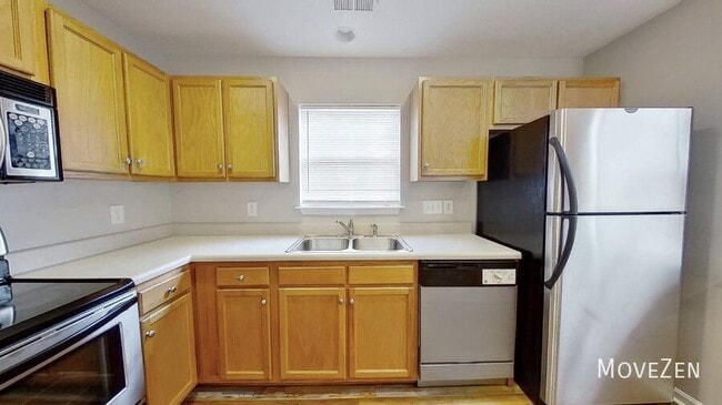 Building Photo - 255 Luzelle Dr