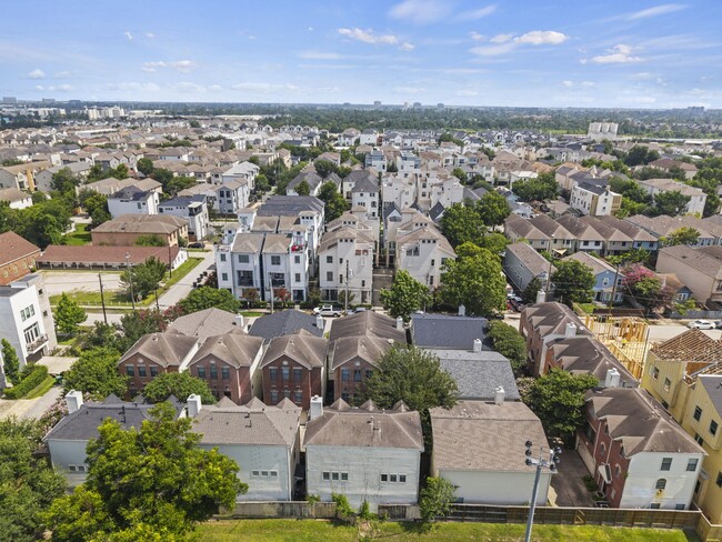 Building Photo - 2154 Arabelle St