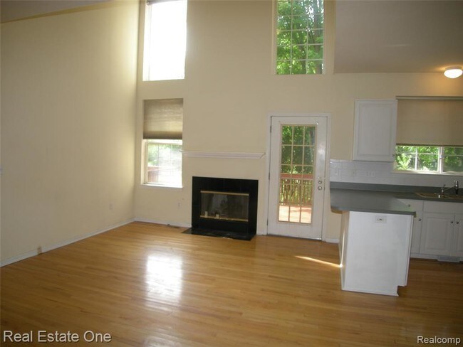 Foto del edificio - 41555 Glade Rd