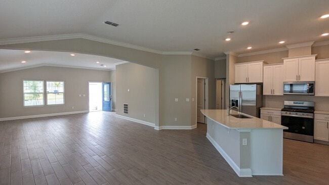 Building Photo - 178 Zancara St