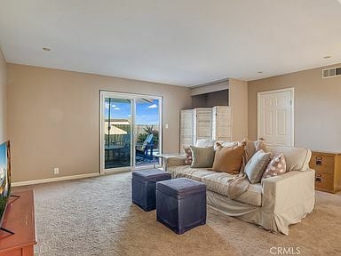 Building Photo - 2015 E Broadway