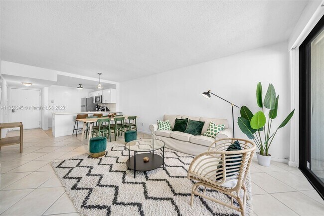 Foto del edificio - 2345 NE 135th St