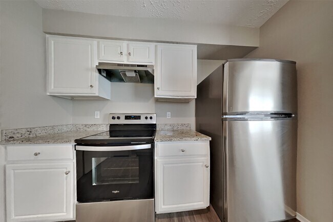 Foto del edificio - 14203 Cornelia Dr