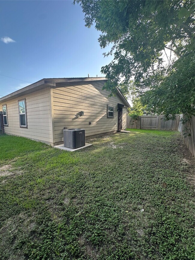 Foto del edificio - 411 Armstrong St