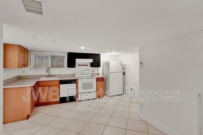 Building Photo - 1653 Dancy St