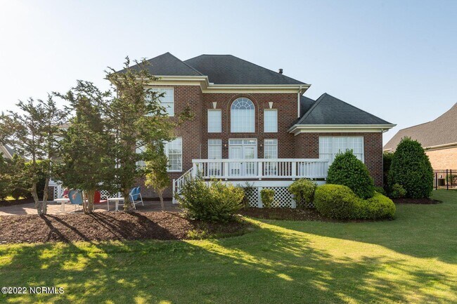 Building Photo - 704 Golf View Dr