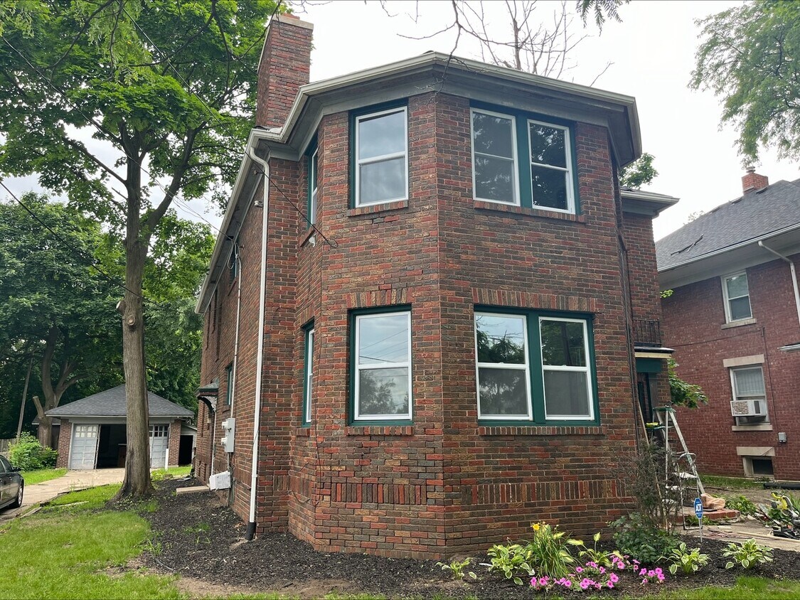 1040 Haskell Ave, Rockford, IL 61103 Condo for Rent in Rockford, IL