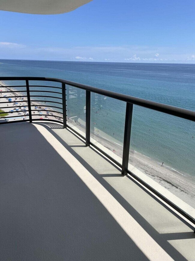 Building Photo - 250 S Ocean Blvd