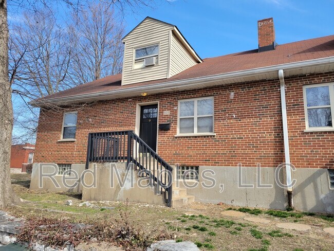 Building Photo - 325 Iron St