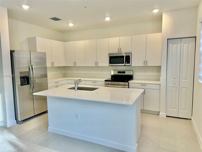 Foto del edificio - 114 SW 184th Pl