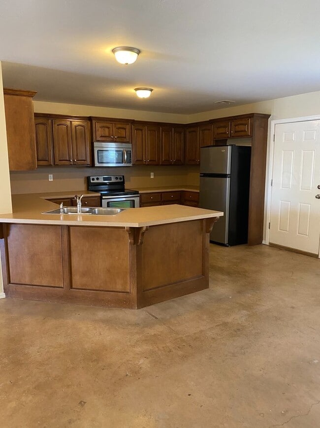 Building Photo - 2428 Ellis Dr