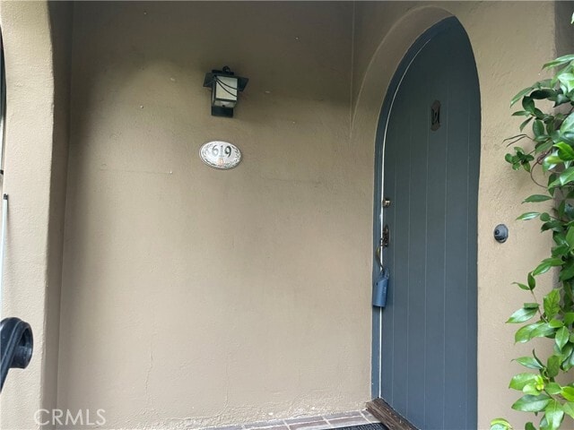 Building Photo - 619 S Oak Knoll Ave