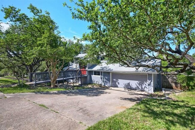 Building Photo - 11510 Oak Knoll Dr