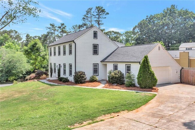 Foto del edificio - 3021 Canton Hills Dr
