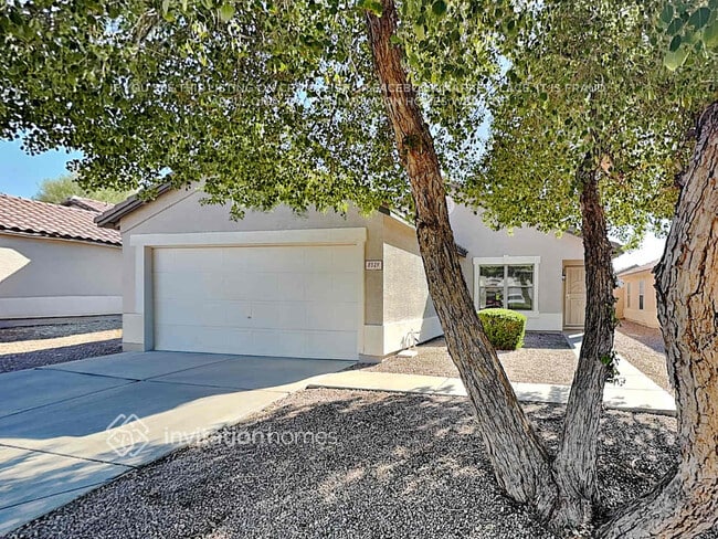 Building Photo - 8529 E Lakeview Ave Building Photo - 8529 E Lakeview Ave