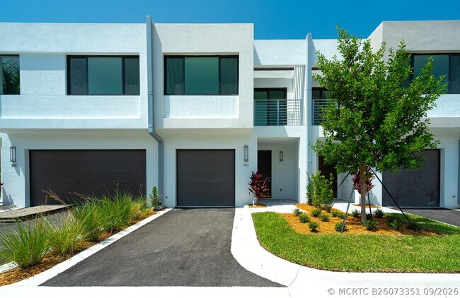 Building Photo - 702 Cypress Grove Dr