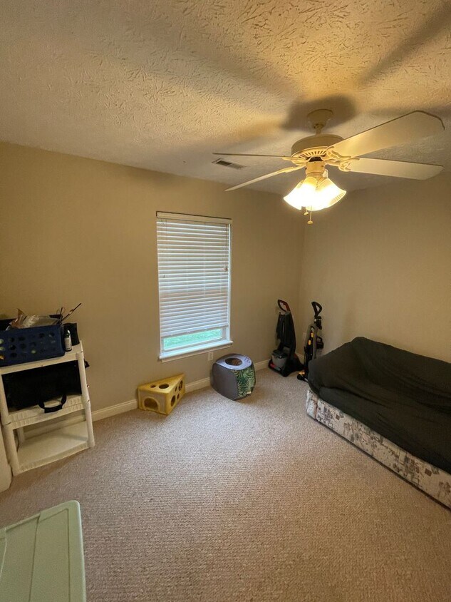 Building Photo - Newer built 3bed/2bath home in West Lafayette. Large 2 car garage.