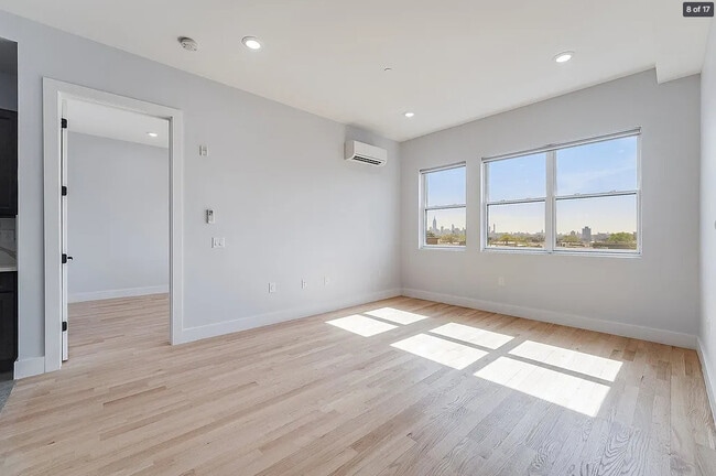 Building Photo - Crystal Cambridge