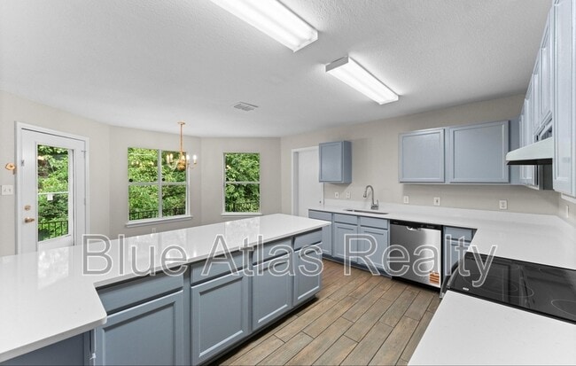 Building Photo - 1817 Cedarbriar Dr