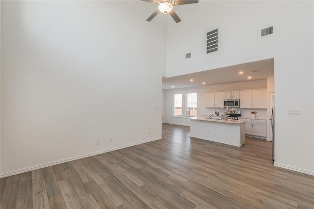 Building Photo - 1275 W Yarrow Ave
