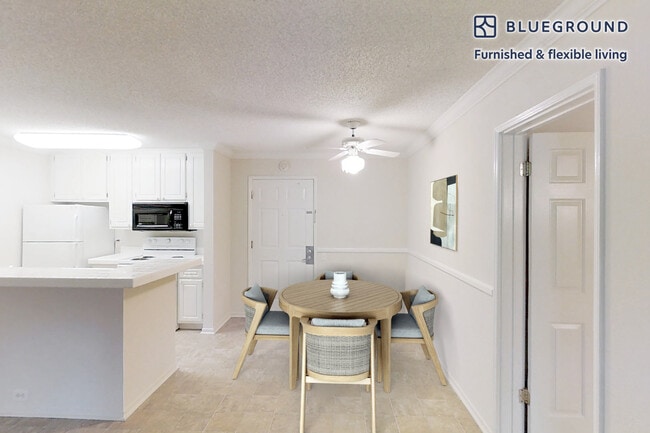 Foto del edificio - 555 W Middlefield Rd