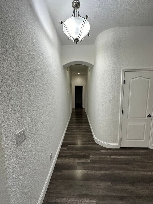 Foto del edificio - House For Rent!