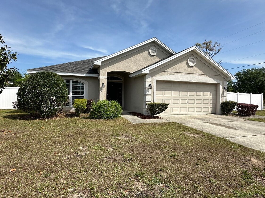Primary Photo - Spacious 4 Bedroom Home with Fenced Yard a...