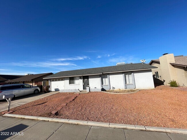 Foto del edificio - 7312 W Desert Cove Ave
