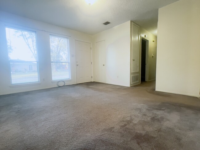 Living room - 1202 Ella Cir