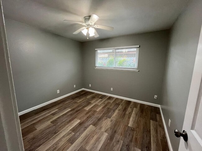 Building Photo - 3384 E Sierra Madre Ave