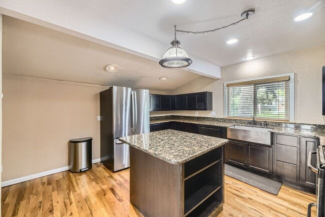 Foto del edificio - 5339 S Windermere St