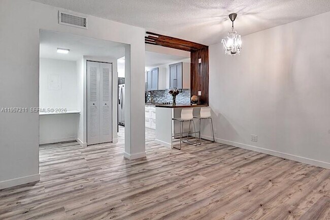 Foto del edificio - 1450 NE 170th St