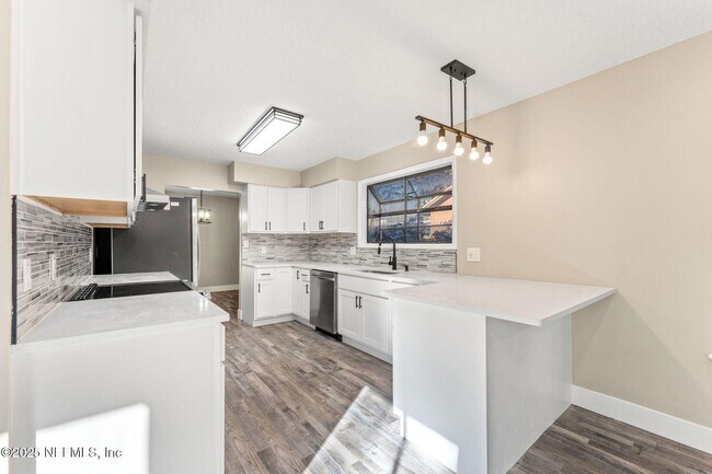 Foto del edificio - 2460 Cypress Springs Rd