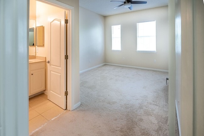 Building Photo - Beautiful 3 Bedroom, 2 Bath with Volume ceilings and Private Garage!