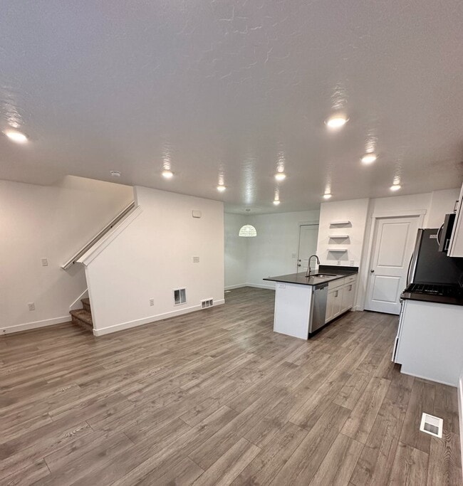 Building Photo - 44 N Voyager Ln