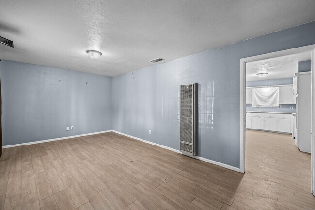 Foto del edificio - 3409 E 17th St