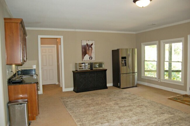 Building Photo - 372 Sycamore Trail