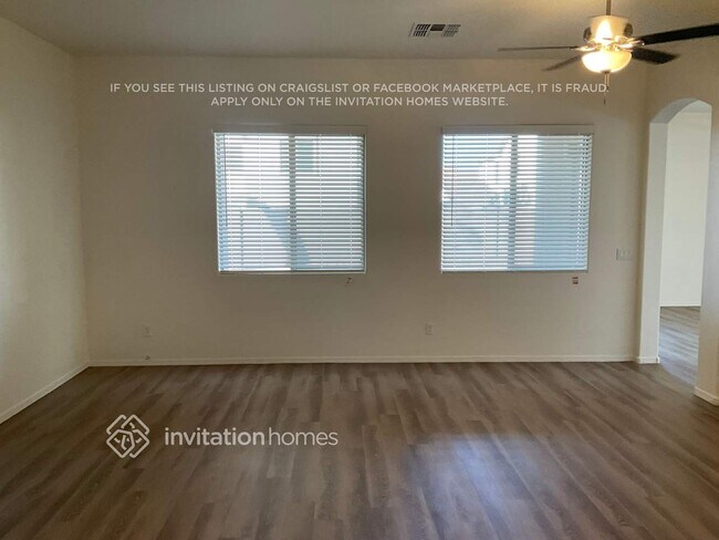 Foto del edificio - 16823 W Ocotillo St