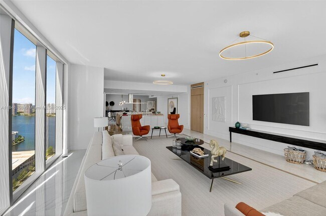 Building Photo - 18501 Collins Ave