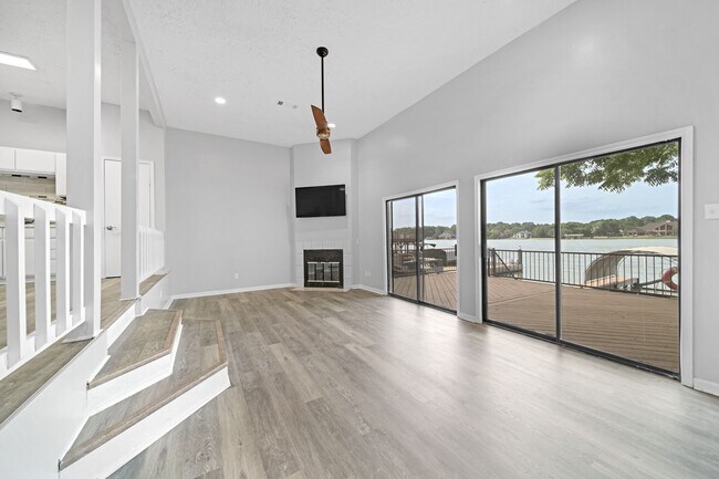 Foto del edificio - 1216 Lake View Dr