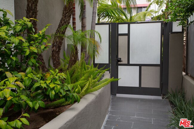Foto del edificio - 1018 2nd St