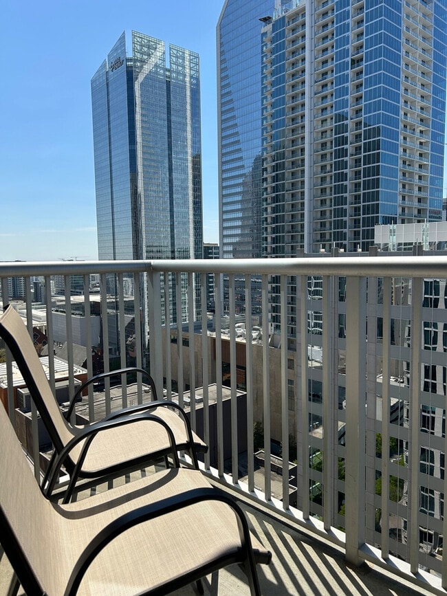 Foto del edificio - 300 S Church St