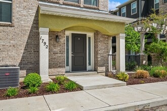 Building Photo - 1792 W Torlundy Dr