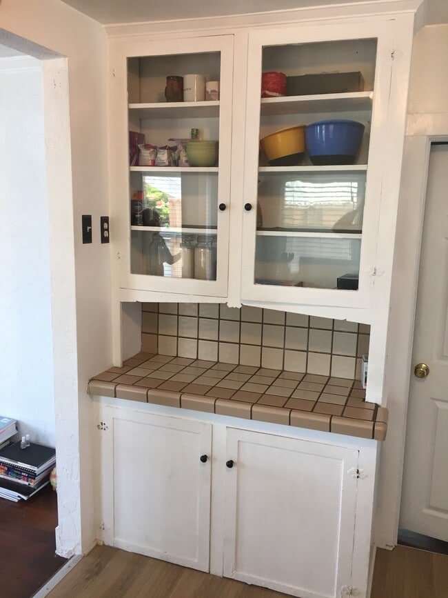 Building Photo - 104 N Guadalupe Ave