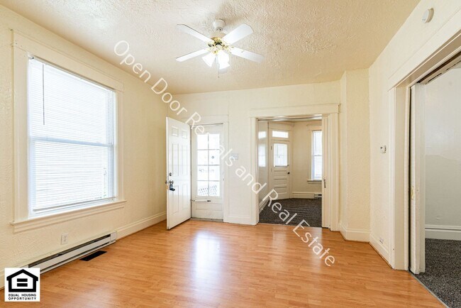 Foto del edificio - 608 Anderson Ave